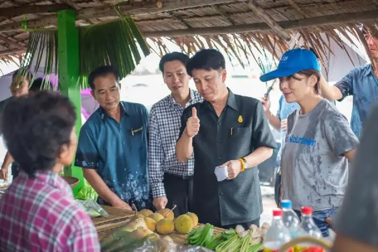 อาสาสมัครทีเอ็มบี ร่วมกับชุมชนและสมาชิกสภ...