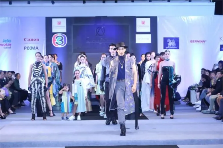 ดีไซเนอร์รุ่นใหม่ จาก ซีไอดีไอ ชนาพัฒน์ ปล่อยพลังสร้างสรรค์ในงาน “CIDI Art Thesis Carnival 2017” พร้อมเผยโฉม 26 แบรนด์ศิษย์เก่าที่สร้างชื่อแบรนด์ไทยในระดับโลก