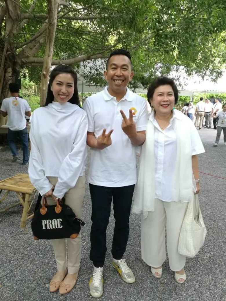 "เสนาลิง" เผยที่มารางวัลสุดปลื้ม!!พิธีกรแห่งปี รางวัล ไนน์เอ็นเตอร์เทน อวอร์ด 2017 ยก เจ เอส แอลฯ ผู้ผลักดันแจ้งเกิดงานพิธีกร