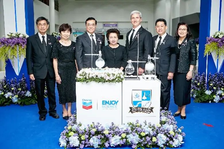 (จากซ้ายไปขวา) ดร. ทวีศักดิ์ กออนันตกูล ท...