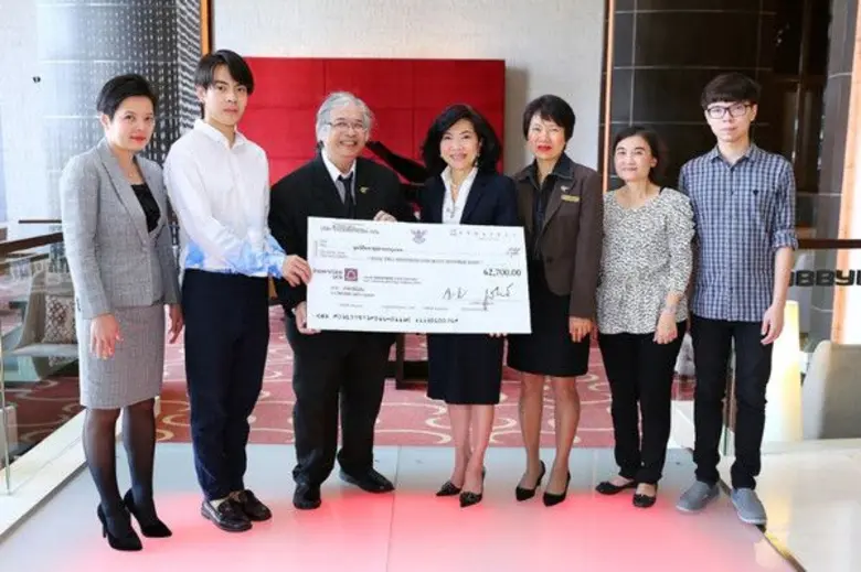 สุพัตรา จิราธิวัฒน์ (กลาง) รองประธานอาวุโ...