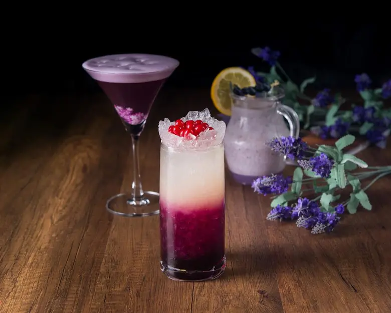 อัพแอนด์อะบัฟ บาร์ (Up & Above Bar) โรงแร...