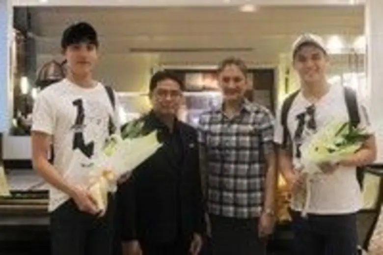 นายมนูญ วุฒิ ผู้จัดการทั่วไปและนางกรรัชนั...