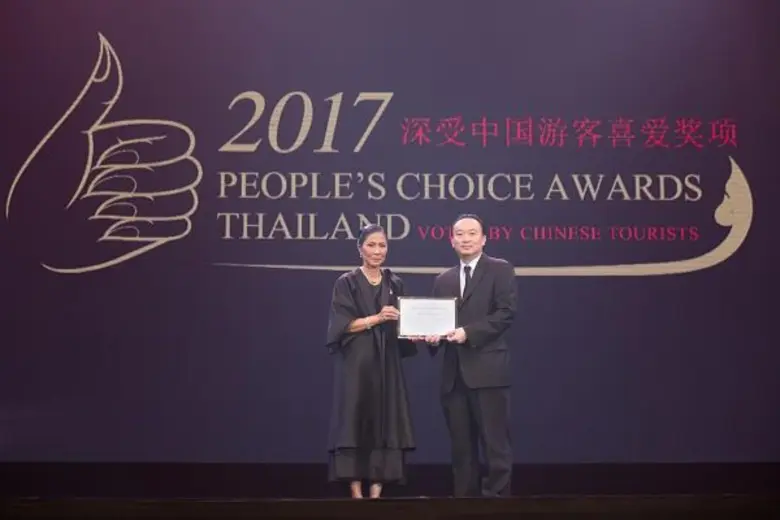 นางกอบกาญจน์ วัฒนวรางกูร (ที่ 1 จากซ้าย) ...