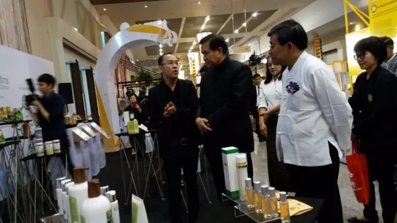 พลเอกธนะศักดิ์ ปฏิมาประกร รองนายกรัฐมนตรี...