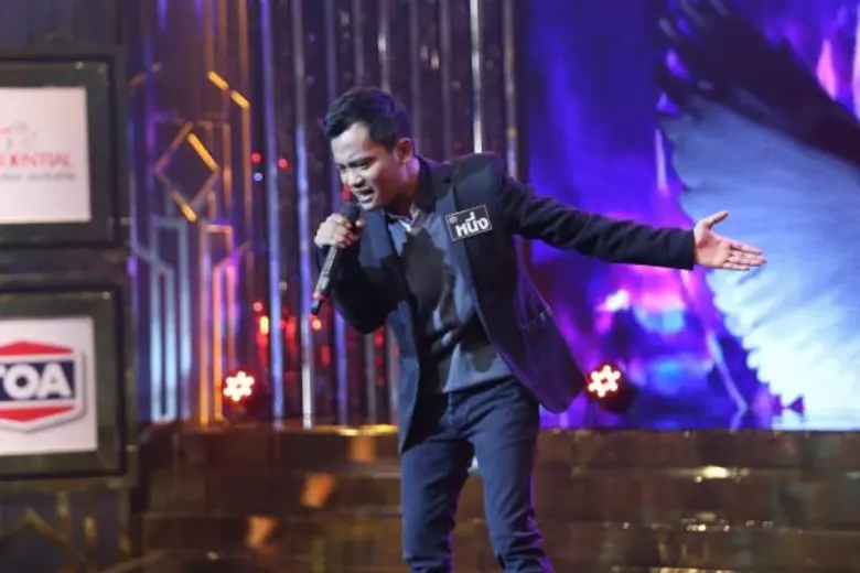 ทีวีไกด์: รายการ "จันทร์พันดาว ร้องสู้ฝัน ซีซั่น1" ประเดิมรอบแบทเทิล “หนึ่ง & นิ้งหน่อง” คู่โหด โชว์พลังเสียง ใน “จันทร์พันดาว ร้องสู้ฝัน ซีซั่น 1”