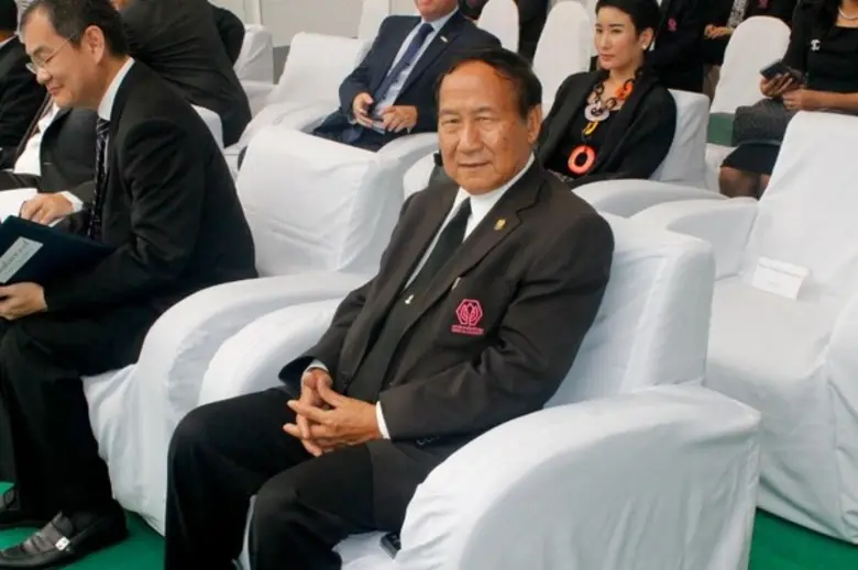 รองศาสตราจารย์ ดร.ชาติชาย อิสรัมย์ รองอธิ...