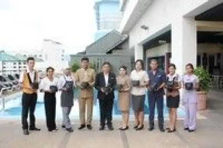 นายมนูญ วุฒิ ผู้จัดการทั่วไปโรงแรมเซ็นทาร...