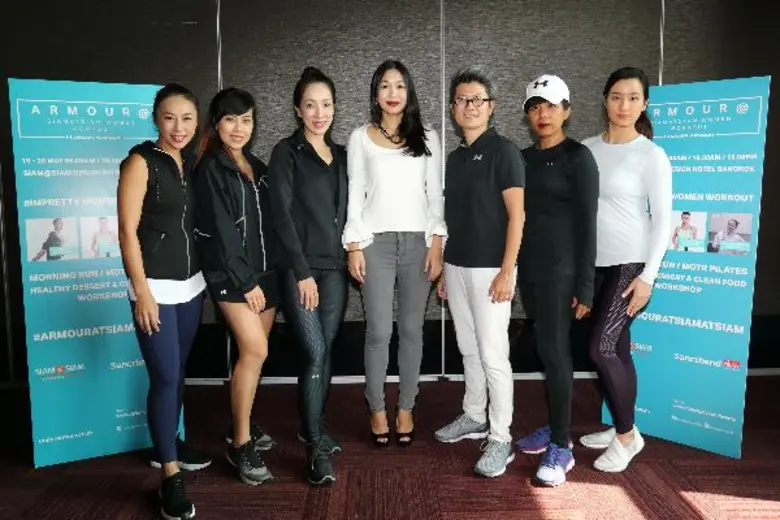 ปริศนา ศิริสมถะ (ที่ 3 จากขวา) ผู้จัดการท...