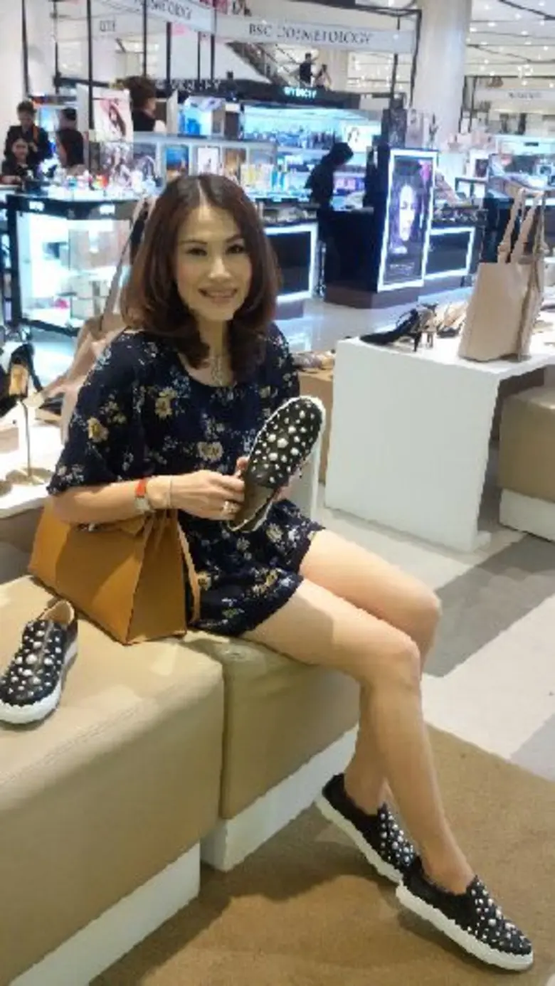 ไม่ใช่แค่คุณผู้ชายเท่านั้นที่นิยมรองเท้าห...