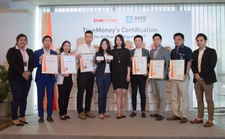 นางสาวสราญรัตน์ ศรีจิรารัตน์ กรรมการผู้จั...