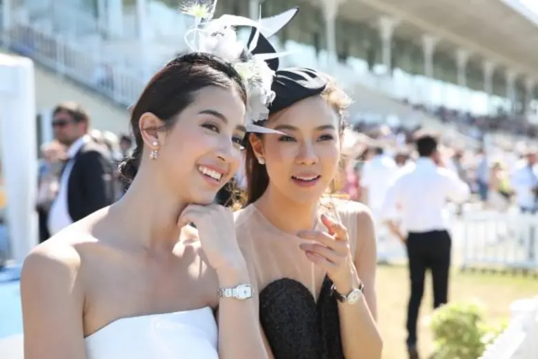 เรียกว่าฝันเป็นจริง เมื่อ 2 นางเอกสาว คริ...