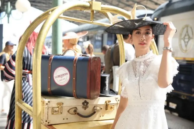 “คริส – มิ้นต์” เริงร่าริมสนามแข่งม้าสุดหรูระดับโลกที่ฝรั่งเศส ในงาน “พรี เดอ ดิอาน ลองจินส์ 2017”