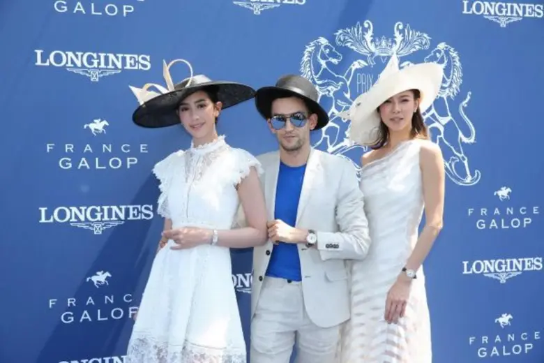 “คริส – มิ้นต์” เริงร่าริมสนามแข่งม้าสุดหรูระดับโลกที่ฝรั่งเศส ในงาน “พรี เดอ ดิอาน ลองจินส์ 2017”