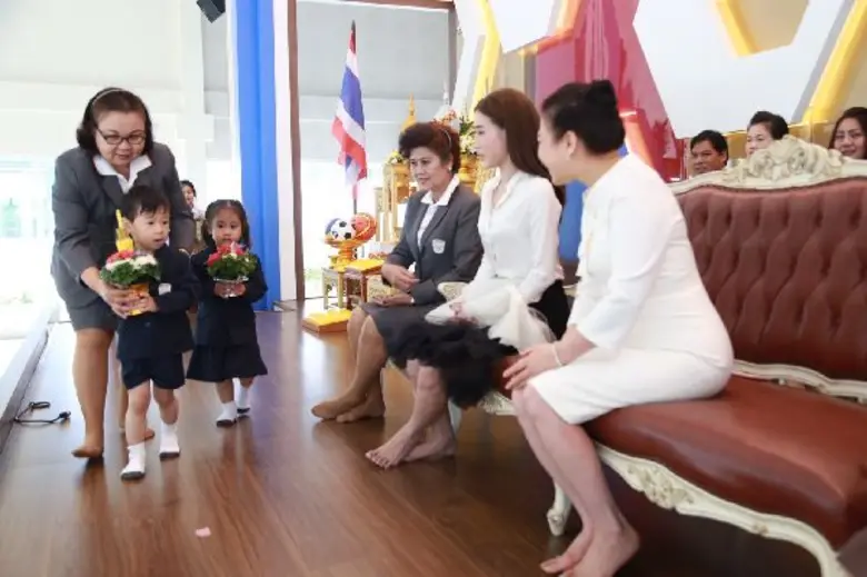 โรงเรียนสาธิตกรุงเทพธนบุรี นำนักเรียนไหว้ครูประจำปี