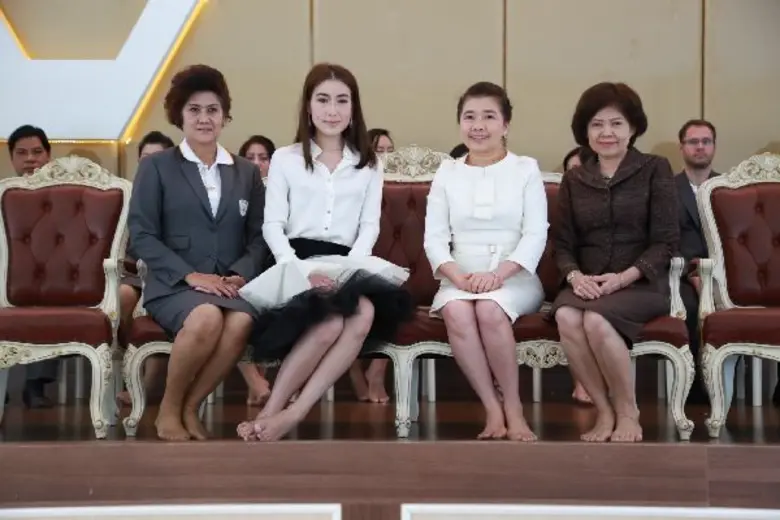 โรงเรียนสาธิตกรุงเทพธนบุรี นำนักเรียนไหว้ครูประจำปี