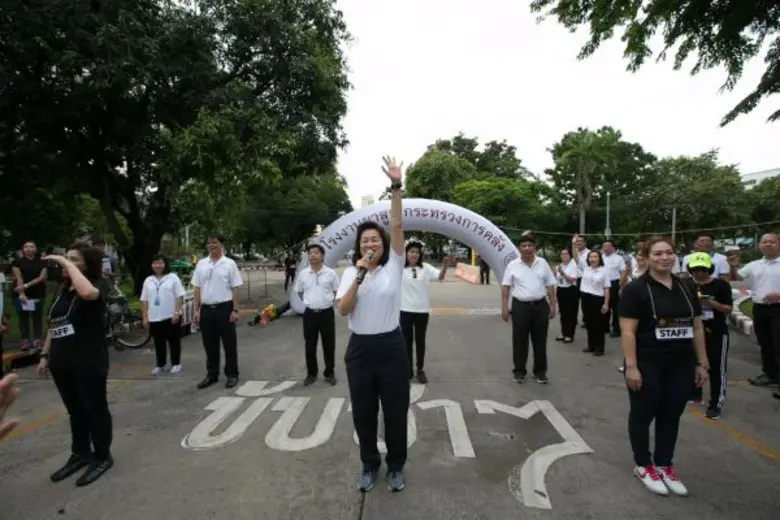 ผู้อำนวยการยาสูบ นำทีมคณะผู้บริหารและพนัก...
