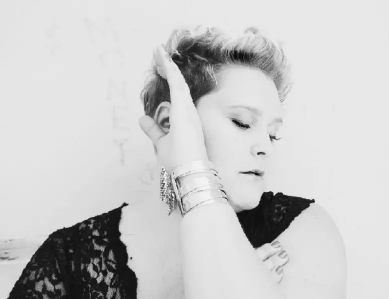 พบกับ “เอมิลี่ บราเด็น” นักร้องแจ๊สฉายาเดอะ ซาวน์ ออฟ เดอะ นิว ฮาเล็มที่เดอะ ลิฟวิ่ง รูม โรงแรมเชอราตัน แกรนด์ สุขุมวิท