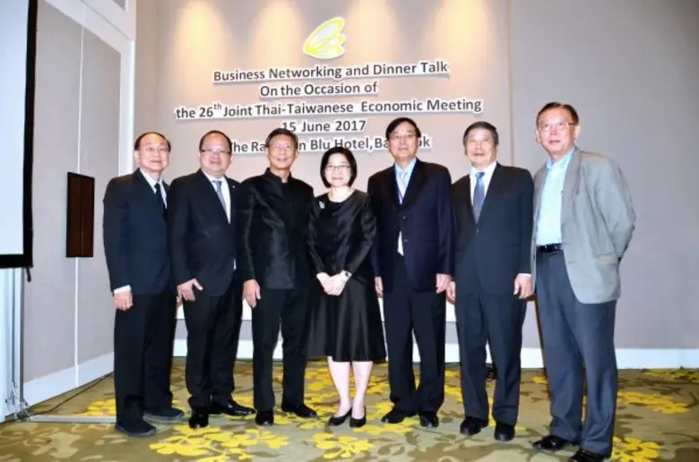 นางสาวดวงใจ อัศวจินตจิตร์ รองเลขาธิการคณะ...