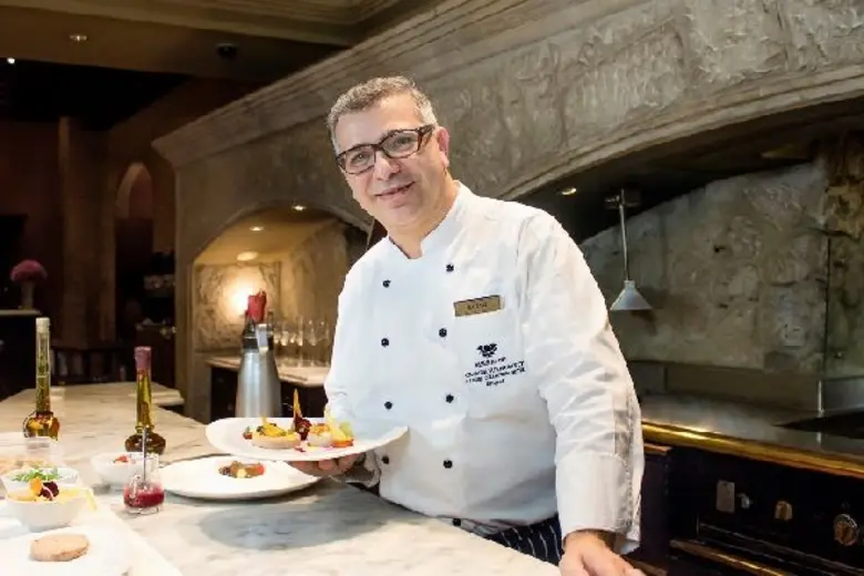 โรงแรมเชอราตัน แกรนด์ สุขุมวิท, เอ ลักซ์ช...