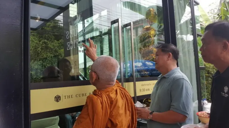 ผู้บริหารและพนักงาน The Cube Condo ทำบุญเสริมสิริมงคลก้าวสู่ปีที่ 5