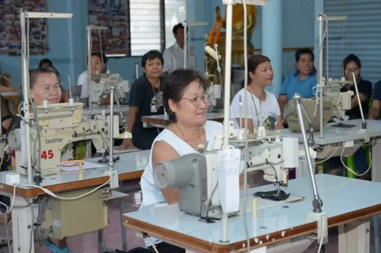 แม็ค ฝึกสอนเย็บผ้าพัฒนาอาชีพ รุ่นที่ 4