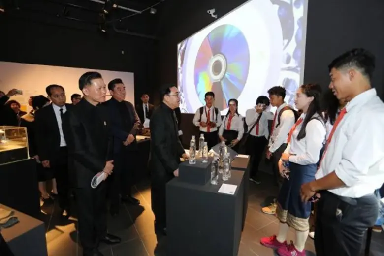 นายวีระ โรจน์พจนรัตน์ รัฐมนตรีว่าการกระทร...