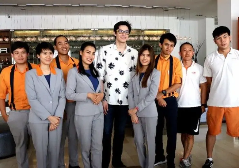 ต้อนรับอย่างอบอุ่น คุณปีเตอร์ เดนแมน หนุ่...