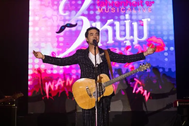 ฟินทั้งฮอลล์ “ว่าน-ลิปตา” โดนรุมจูบ! ในคอนเสิร์ตโปรยเสน่ห์ “คูลฟาเรนไฮต์ มิวสิค อะไลฟ์ สามหนุ่ม สาวรุม”