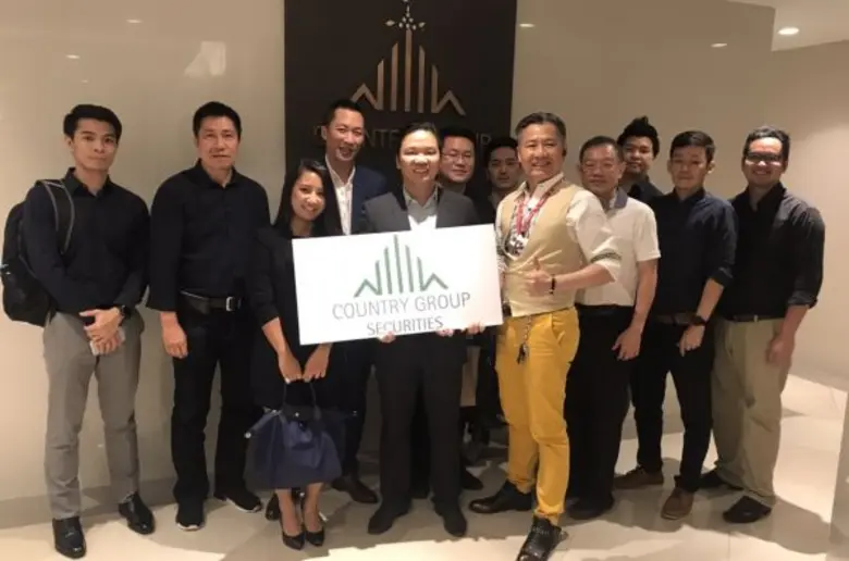 ตัวแทนจากบริษัทหลักทรัพย์คันทรี่ กรุ๊ป จำ...
