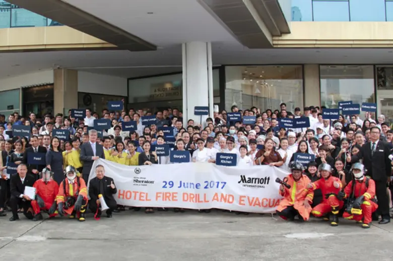 คุณไมเคิล ชลูเตอร์ ผู้จัดการทั่วไปโรงแรมร...