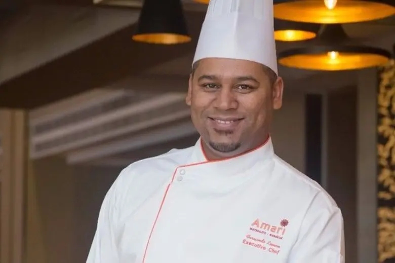 มร. เดวิด คัมมิ่ง รองประธานกรรมการและผู้จ...