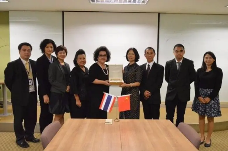 อาจารย์จิณดา เตชะวณิช รองอธิการบดีด้านการ...