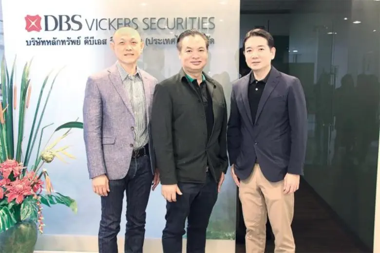 นายอารักษ์ สุขสวัสดิ์ (ซ้าย) กรรมการผู้จั...