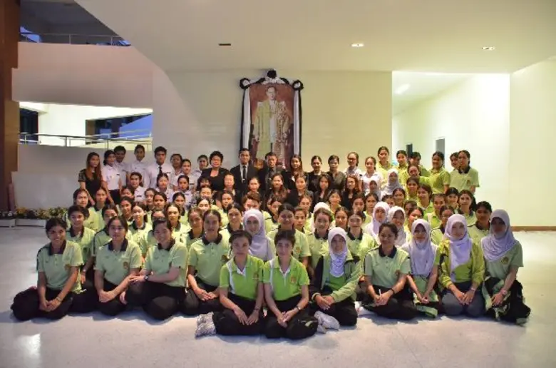 ราชภัฏสุราษฎร์ฯ ประดิษฐ์ดอกไม้จันทน์ถวายพ่อ เชิญชวน น.ศ.-ประชาชนร่วมจิตอาสา 3 ก.ค.-18 ส.ค.นี้