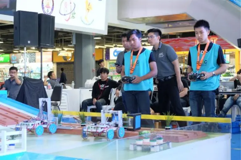 พันธุ์ทิพย์ ประตูน้ำ ผลึกพลัง กระทรวงวิทย์ฯ สวทช. และเอ็มเทค จัดงาน 'การแข่งขันออกแบบและสร้างหุ่นยนต์แห่งประเทศไทย ครั้งที่ 10’ เฟ้นหาตัวแทนเยาวชนไทยแข่งขันระดับโลก