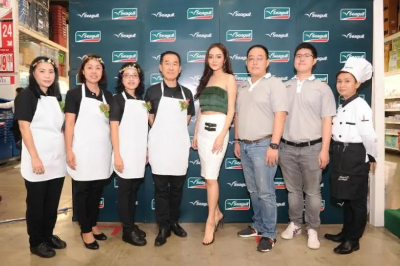 นายพงศ์พัฒน์ วรรัตนธรรม (ที่3จากขวา) ผู้อำนวยการฝ่า...