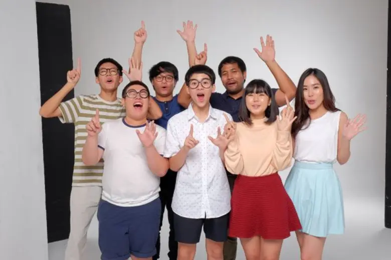 ส่องเบื้องหลังถ่ายโปสเตอร์ “15+ ไอคิวกระฉูด” ชาวแก๊งเล่นอะไรกันใต้เซ็นเซอร์?!!?