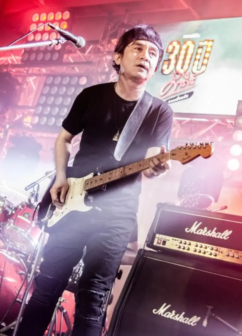 3 ทศวรรษก่อน เด็กหนุ่มจากหนองคายกลายเป็นศ...