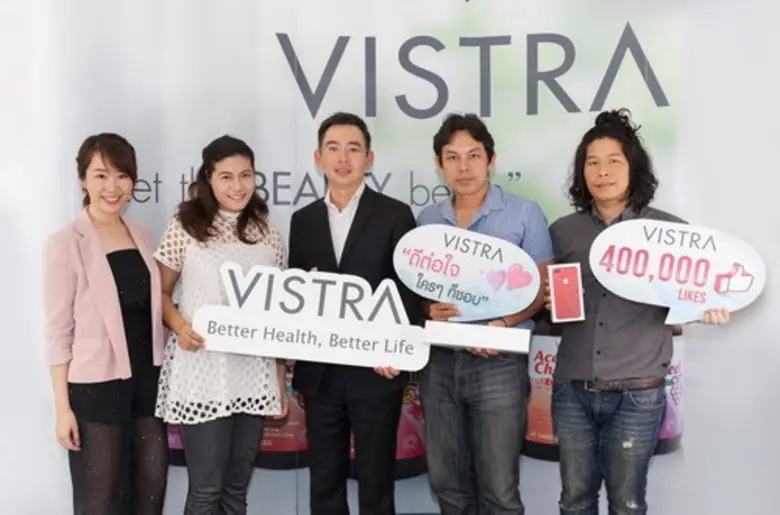 คุณพิรุณโรจน์ ไกรสุรพงศ์ (กลาง) กรรมการผู...