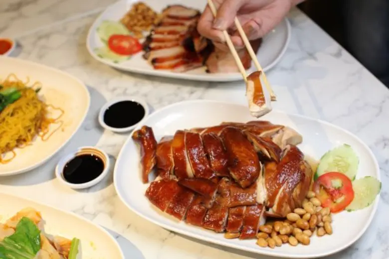 ติ่ม ซำ วันเดอร์แลนด์ฯ ลุยธุรกิจร้านอาหารแนวสตรีท ฟู้ด ระดับมิชลิน สตาร์ ส่ง “ฮอกเกอร์ ชาน” (Hawker Chan) ร้านดังจากสิงคโปร์ ปักหมุดพร้อมเปิดความอร่อยแล้วในไทยที่เทอร์มินอล 21 อโศก