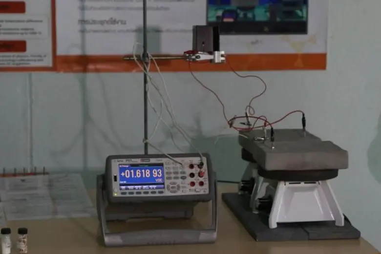 ล้ำไปอีกขั้น! ทีมนักวิจัย สจล. ประสบความสำเร็จพัฒนา “คอนกรีตบล็อกทนความร้อนผลิตไฟฟ้า” ด้วยวัสดุตั้งต้นจากเปลือกไข่ไก่ เป็นครั้งแรกของโลก