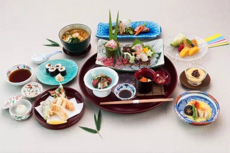 ห้องอาหาร ยามาซาโตะ (Yamazato) โรงแรม ดิ ...