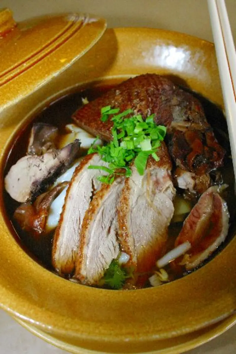 อิ่มอร่อยกับสองเมนูอาหารจานเดียวสูตรเฉพาะ...