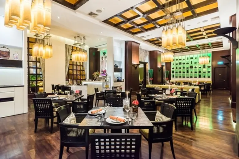 กรกฎาคม – ห้องอาหารเบซิล โรงแรมเชอราตัน แ...