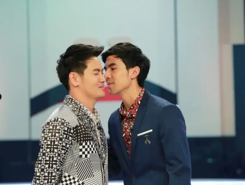 ทีวีไกด์: รายการ "สามแยกปากหวาน" “เต๋อ ฉันทวิชช์” มาเยือน “สามแยกปากหวาน” โดนต้อนอัพเดทสถานะหัวใจ “เต๋อเต๋อ – มิวมิว” ครั้งแรก 10 ก.ค.นี้