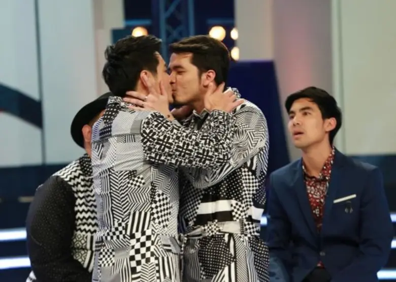 ทีวีไกด์: รายการ "สามแยกปากหวาน" “เต๋อ ฉันทวิชช์” มาเยือน “สามแยกปากหวาน” โดนต้อนอัพเดทสถานะหัวใจ “เต๋อเต๋อ – มิวมิว” ครั้งแรก 10 ก.ค.นี้