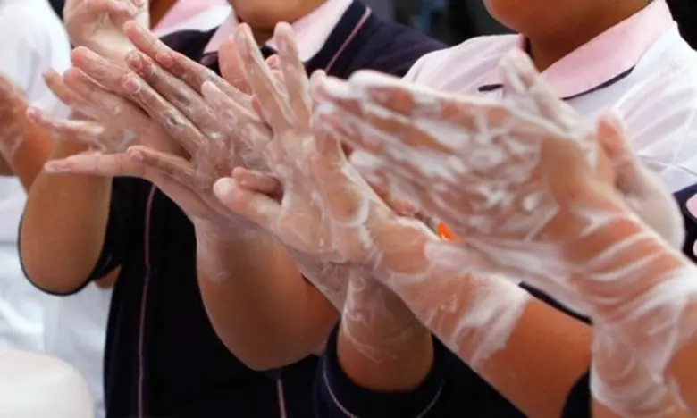 สคร.10 อุบลฯ เตือนระวังเด็กป่วย “โรคมือ เท้า ปาก”