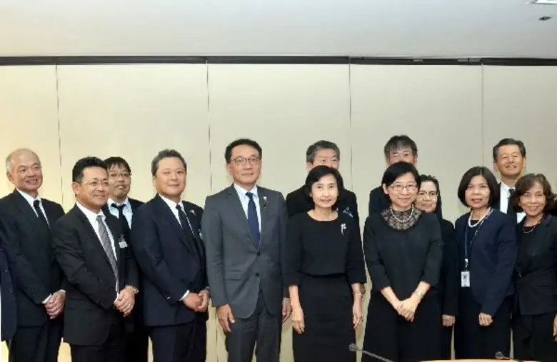 นางหิรัญญา สุจินัย เลขาธิการคณะกรรมการส่ง...