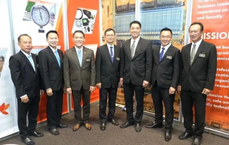 นายประเสริฐ ตรีวีรานุวัฒน์ (คนที่ 4 จากซ้...